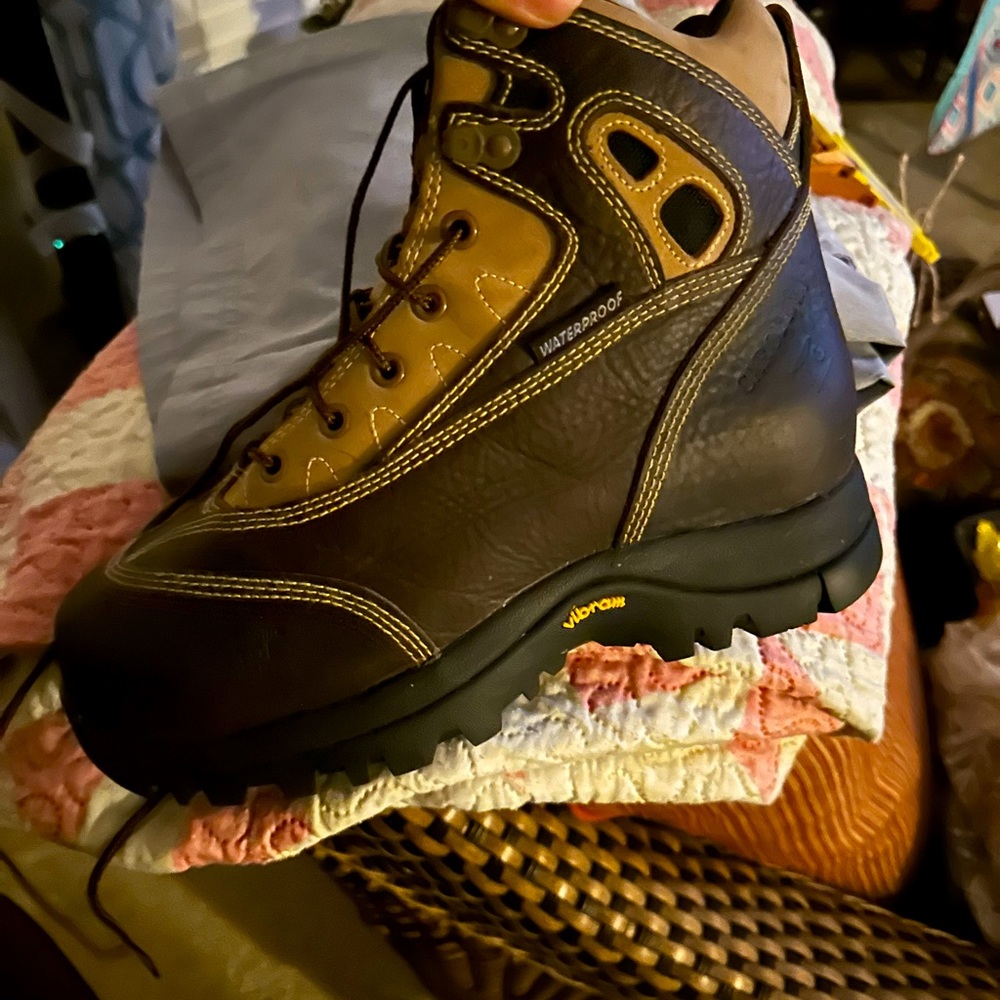 Women’s Carolinas work boots size 7